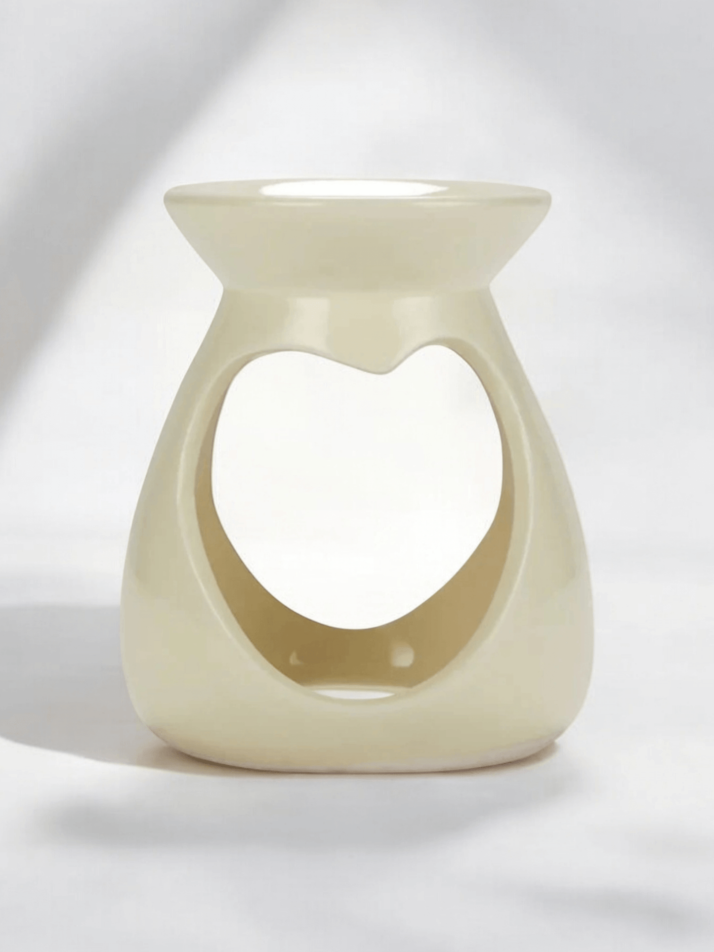 Heart cut-out ceramic wax melt burner with tealight candle for romantic, soothing home fragrance